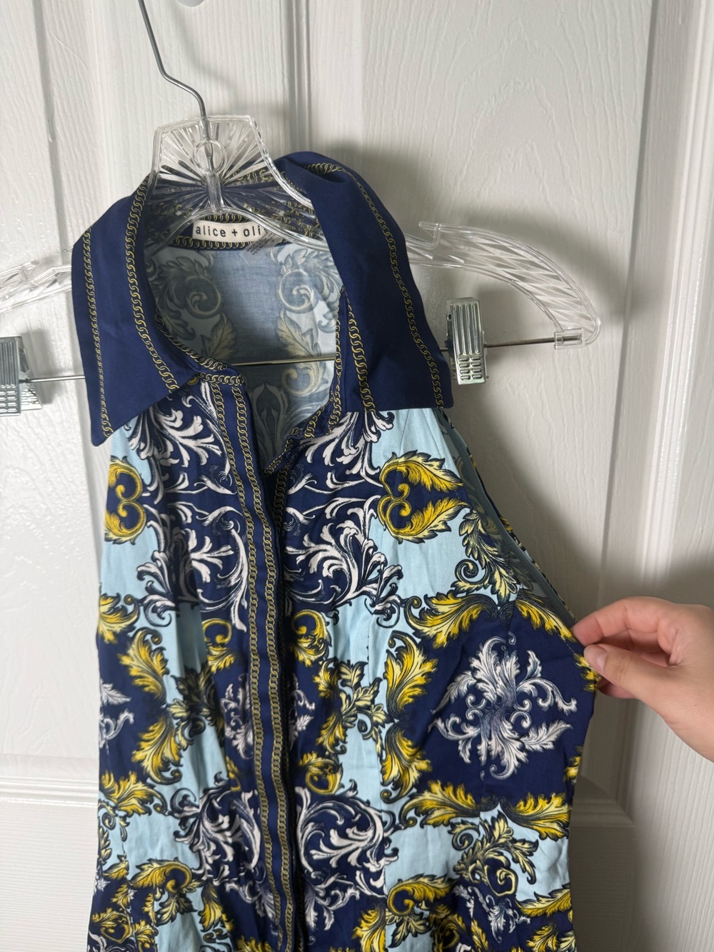 Alice + Olivia Lucy Sleeveless Mini Shirt Dress in Antique Scroll 6 - Picture 4 of 9